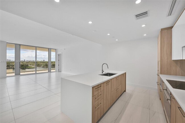 Building Photo - 153 N Seabreeze Blvd