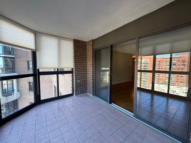 Building Photo - Luxurious Double Suite Condo With 2 Full Baths and Sunroom In Desired Belvedere Condominiums