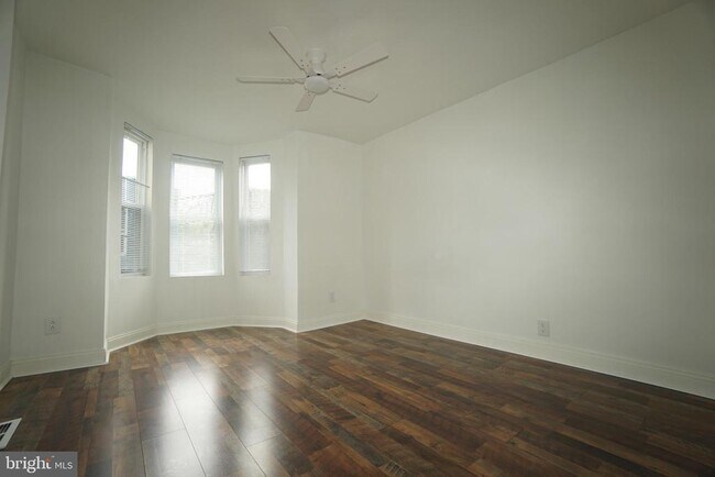 Building Photo - 539 Turner St