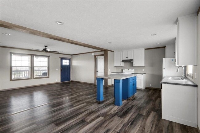 Building Photo - 104 Pineapple Sage Cv