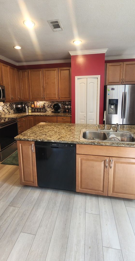 Building Photo - Beautiful, well-maintained 3-bedroom, 2-bathroom home