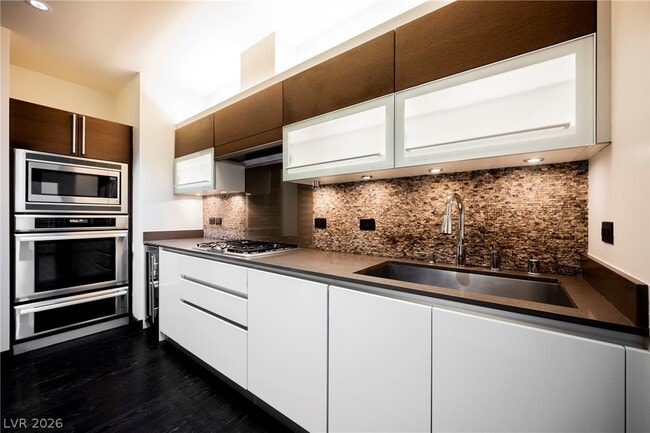 Building Photo - 3750 S Las Vegas Blvd