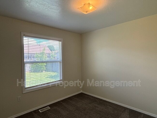 Building Photo - 10764 W Goldenrod Ave