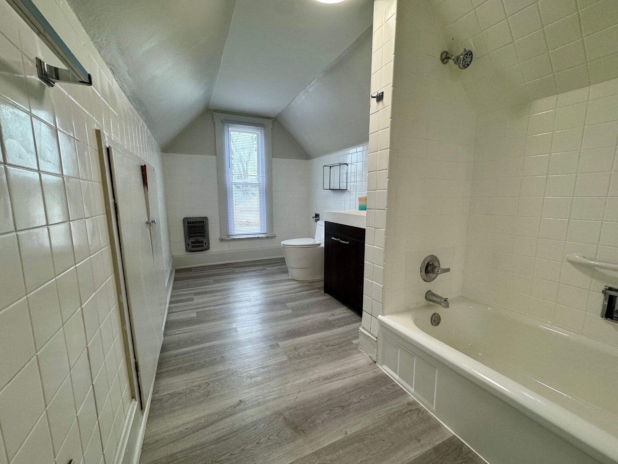 Building Photo - 121 Chicago Ave