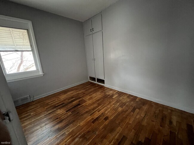 Building Photo - 3 br, 1 bath House - 964 Barney Ave