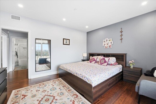 Building Photo - 100 Shearwater Ct E