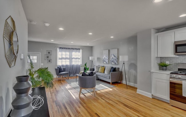 Building Photo - 2 Bedroom House Available With 2 car parking Northern Liberties