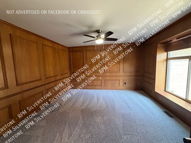 Building Photo - 869 Timberline Dr