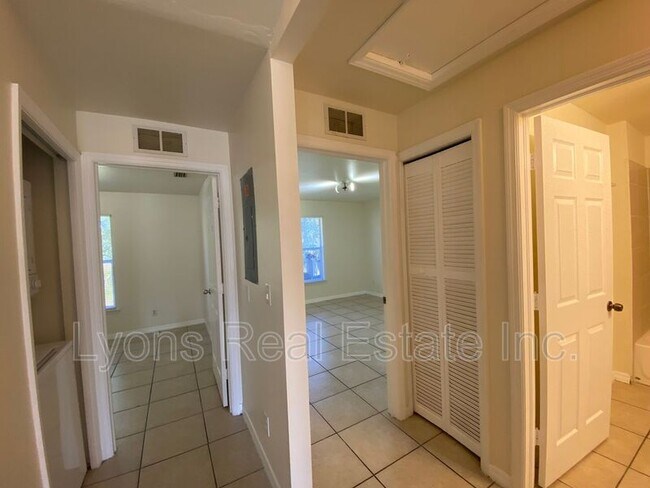 Building Photo - 4622 15th St SW