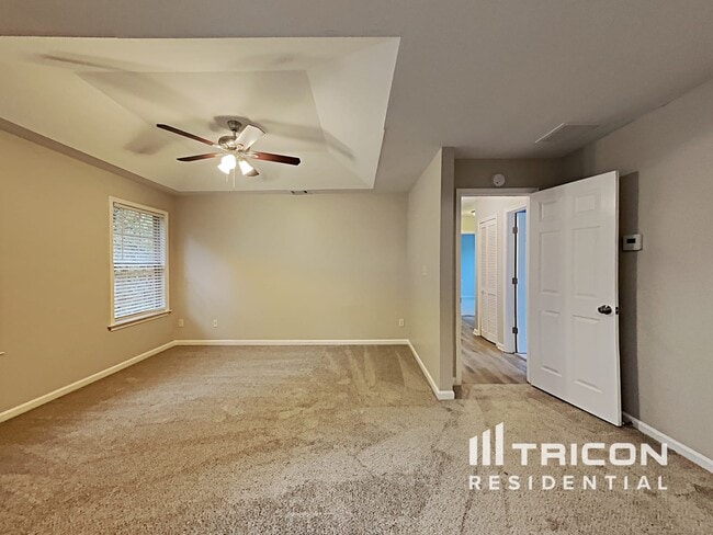 Building Photo - 2752 Lakeside Dr SW