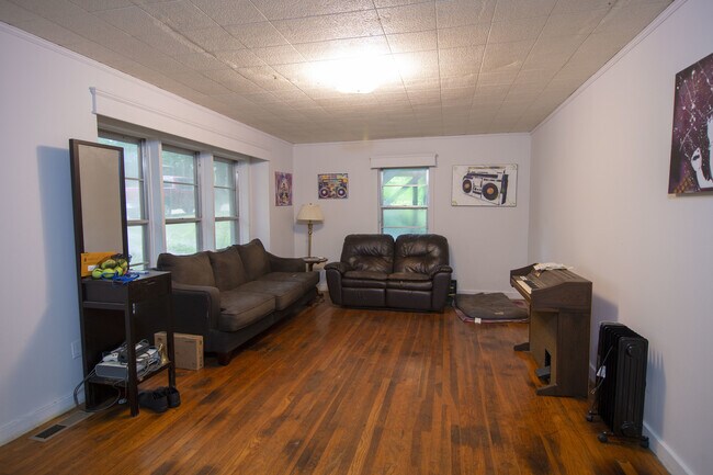 Building Photo - 3206 Jefferson Davis Dr