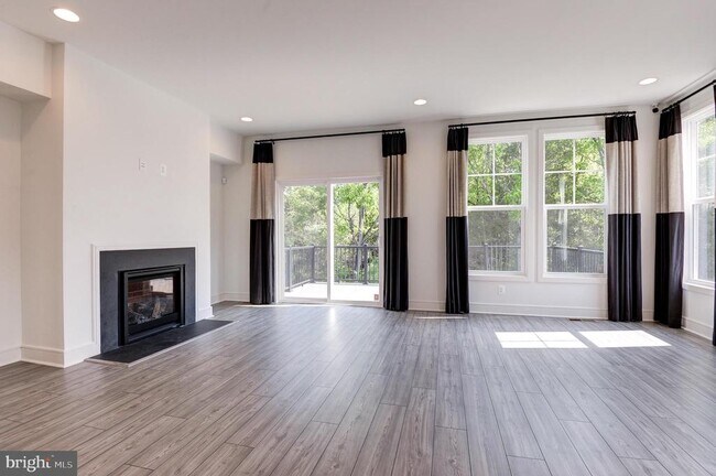 Building Photo - 135 Wake Robin Ct