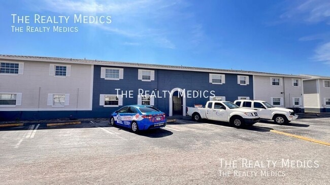 Building Photo - 1400 Eudora Rd