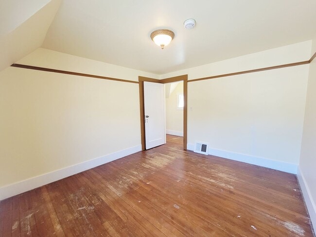Building Photo - 3-Bedroom Home in Juneau’s Desirable Downt...