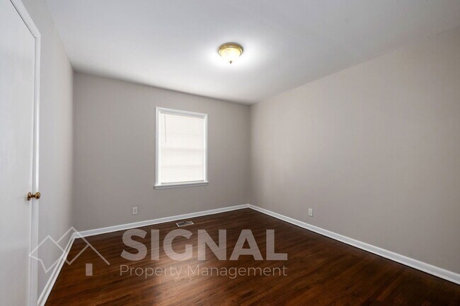 Building Photo - 2245 3rd St NE