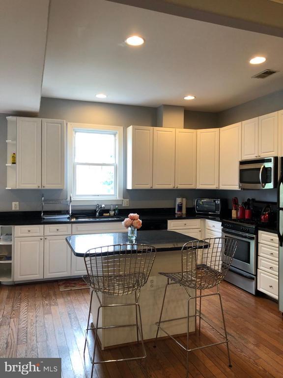 Building Photo - 734 Quincy St NW