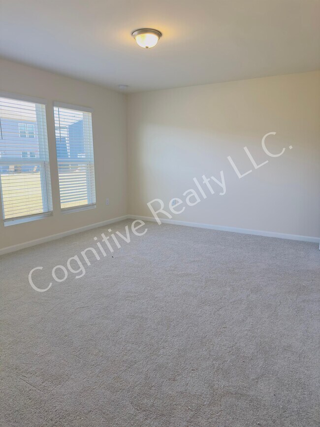 Building Photo - 819 McKenzie Pk Ter