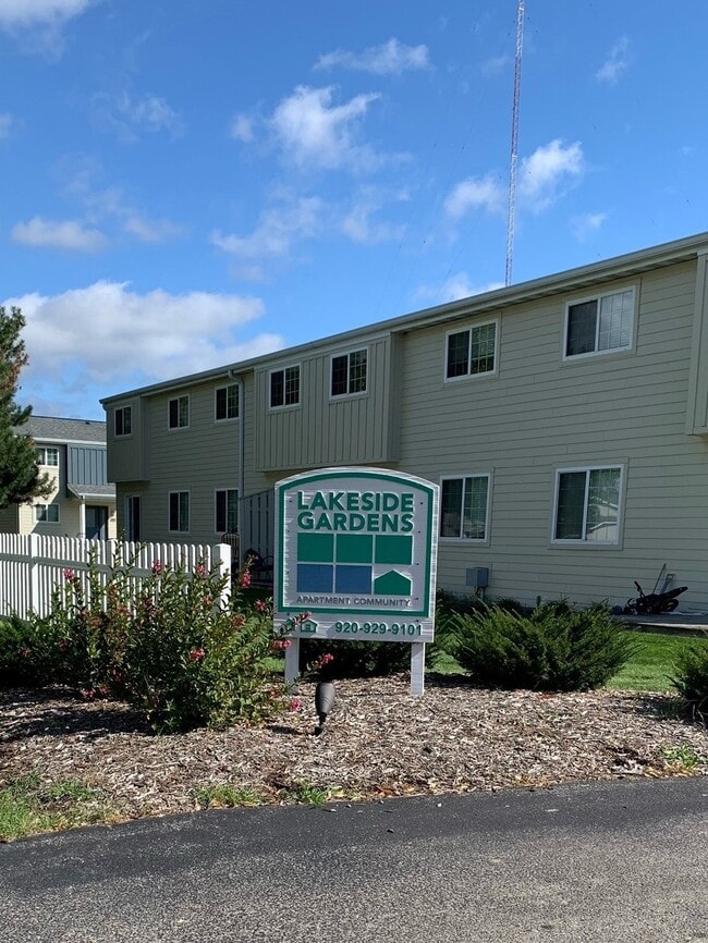 Building Photo - Lakeside Gardens and Townhomes
