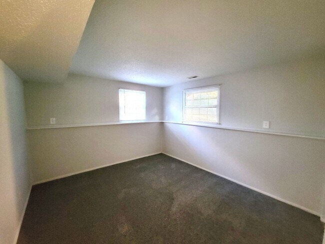 Building Photo - 4 Bedrooms in East Charlotte, Split Level ...