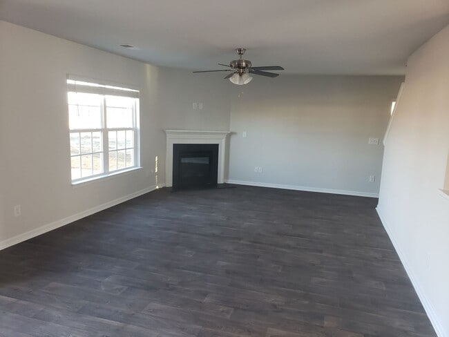 Building Photo - 2 story home in Lake Tyler