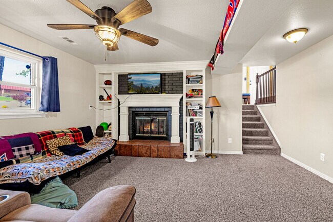 Building Photo - 7115 Grand Valley Dr