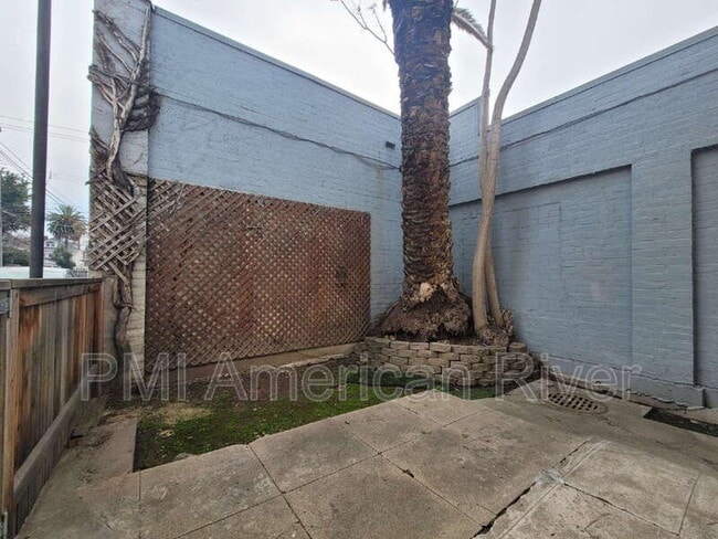 Building Photo - 1716 Capitol Ave