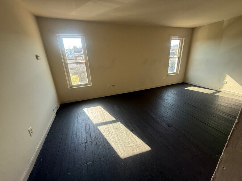 Building Photo - 330 2nd St