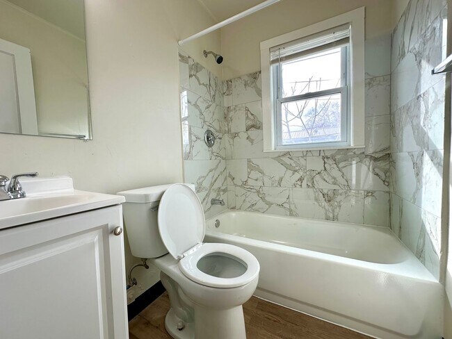 Building Photo - 3313-3315 Pompon Street