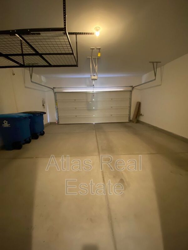Building Photo - 10455 Skye Knoll Ave