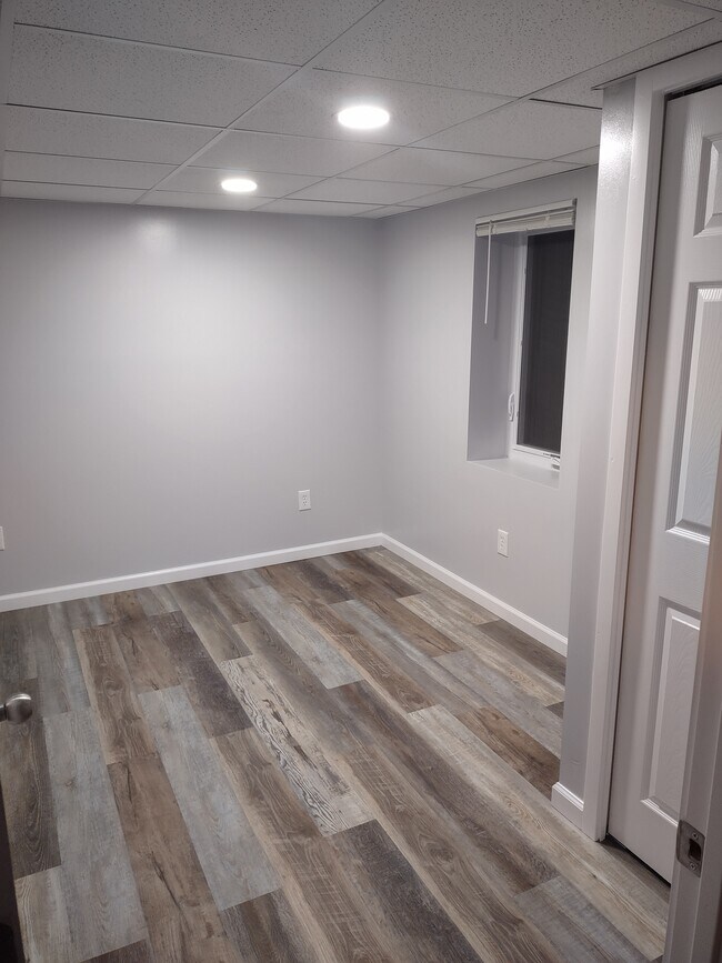 Bedroom downstairs - 3810 Gettysburg St