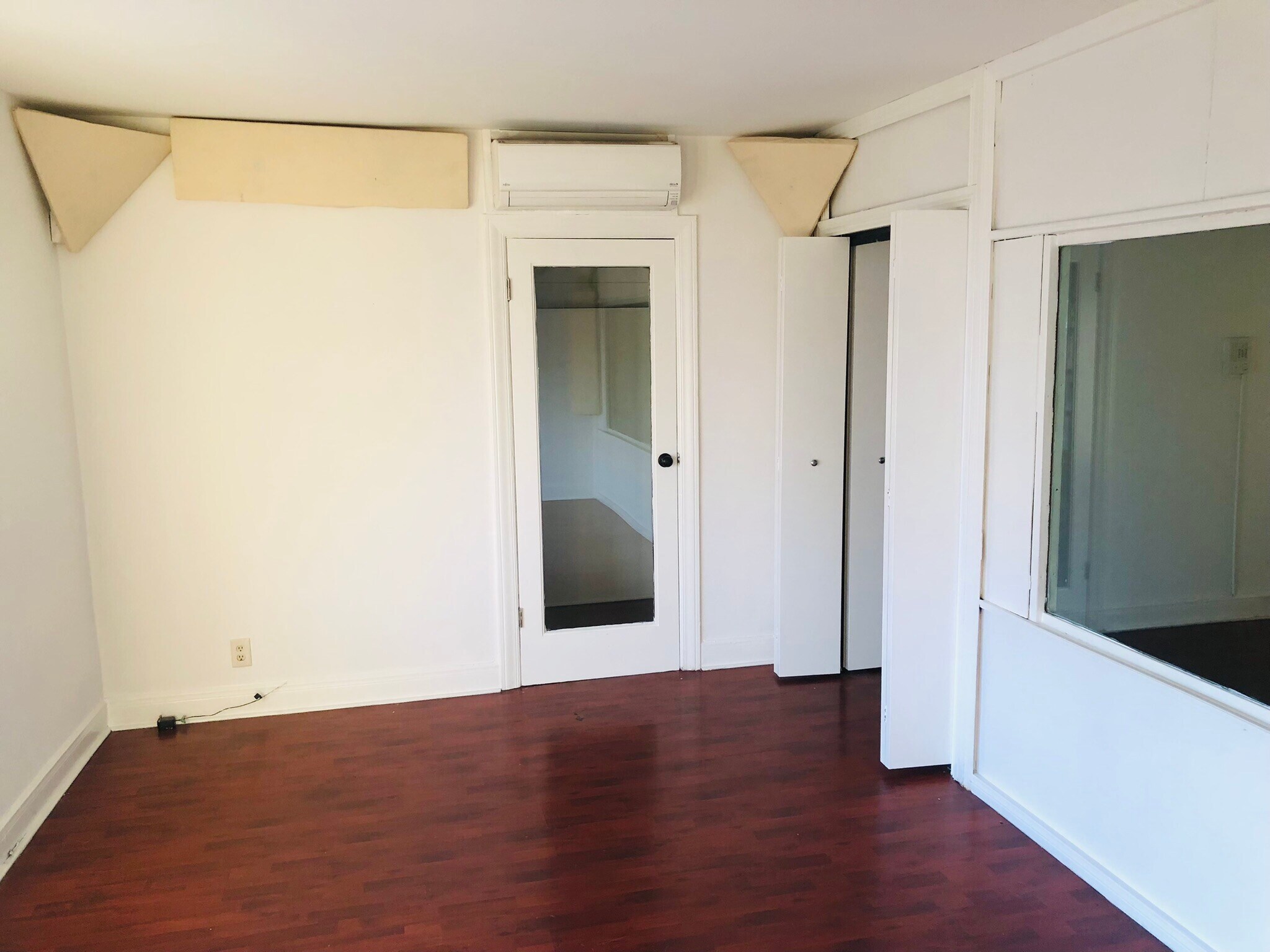 Building Photo - 7261 1/2 Melrose Ave