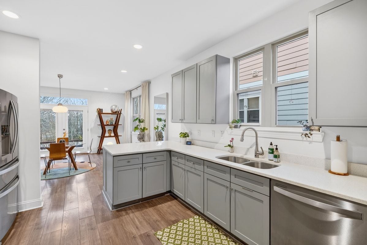 Building Photo - 927 Ramseur St