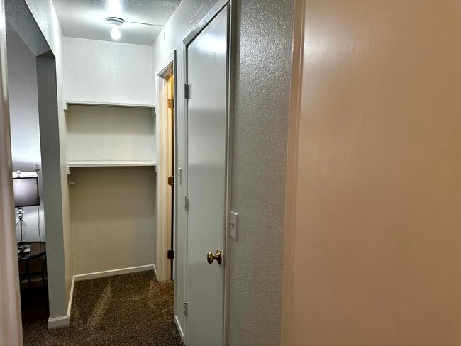 Building Photo - 1354 N Main St