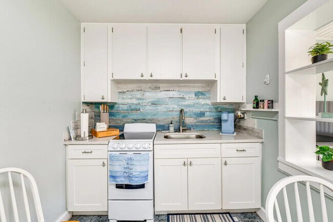 Building Photo - 340 78th Ave