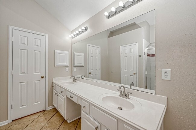 Building Photo - 4026 N Barnett Way