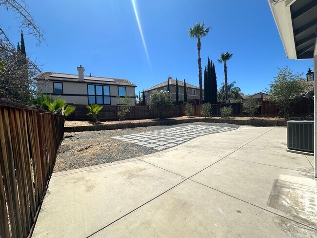 Building Photo - 2608 St Andrews Dr