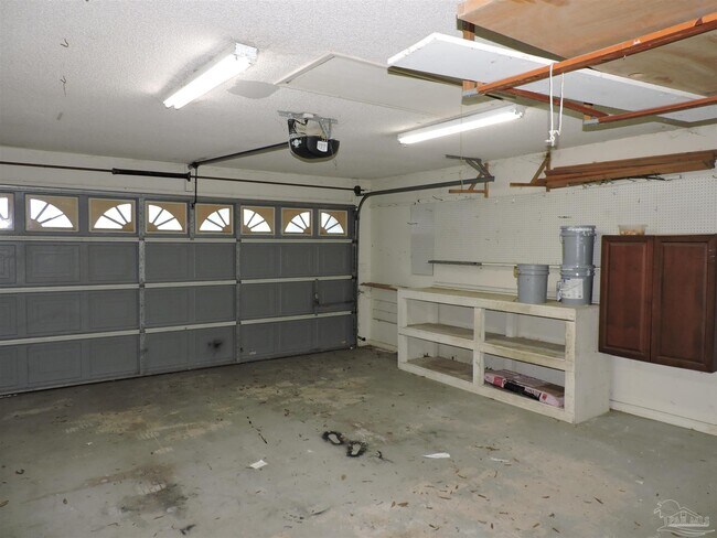 Building Photo - 7663 Charter Oaks Dr