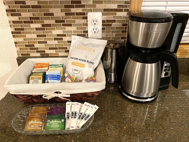 Building Photo - 28 Valley View Ln