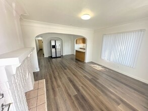 Building Photo - *SECTION 8 ONLY* Cute 2bd/1ba duplex with parking and all the appliances!