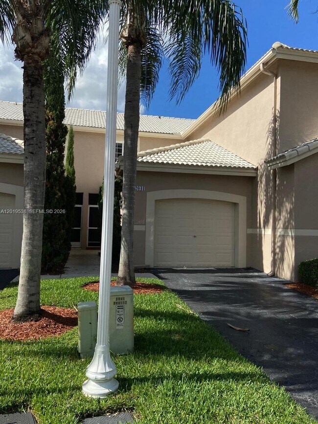 Building Photo - 2041 Pompeii Ct