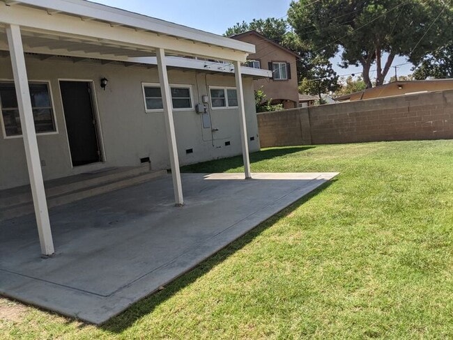 Building Photo - 15411 Fernview St