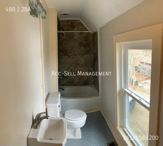 Building Photo - 705 West Grove-
