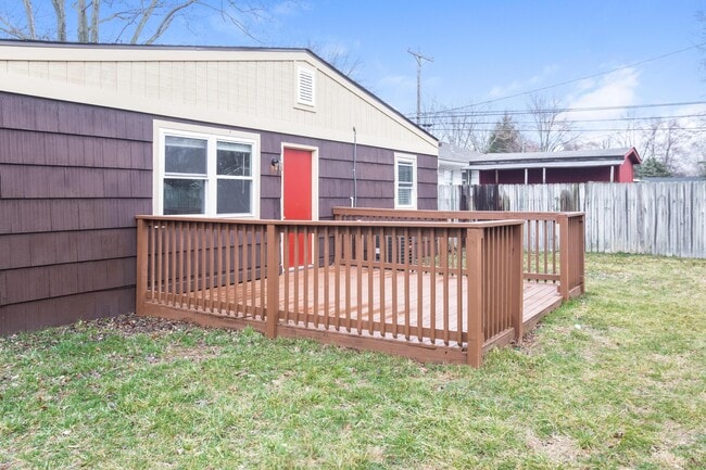 Building Photo - 1638 Clyde Pl