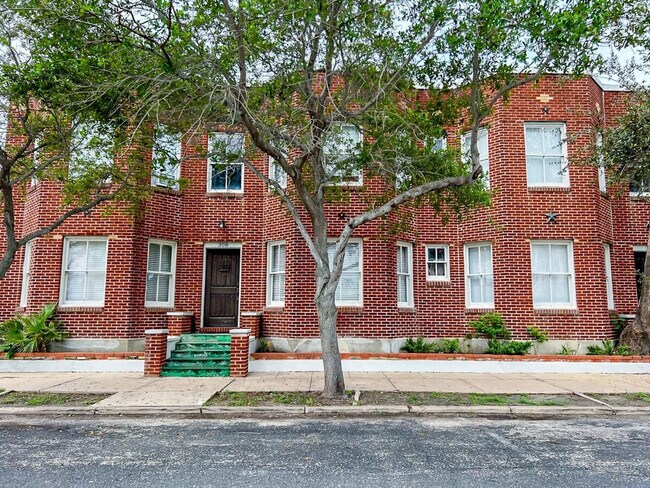 Building Photo - 304 Power St