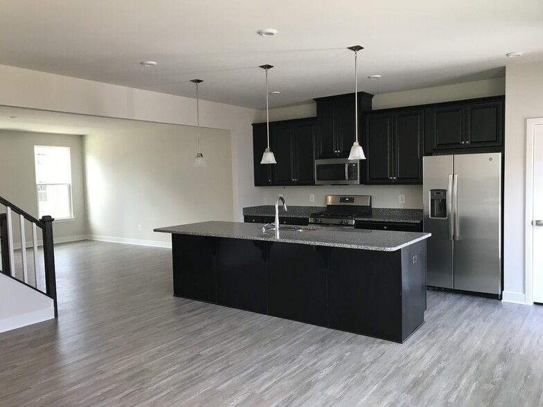Building Photo - 7817 Cove Point Dr