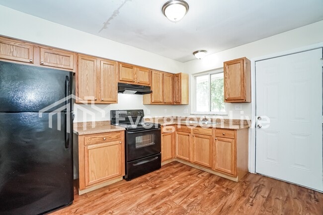 Building Photo - 1456 Picard Rd