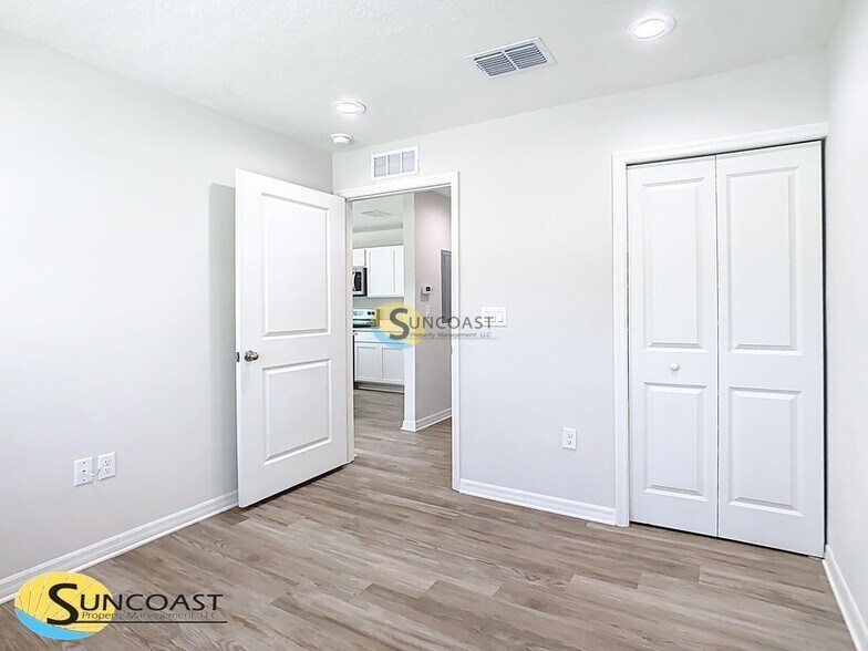 Building Photo - 3821 SW 43rd Ct