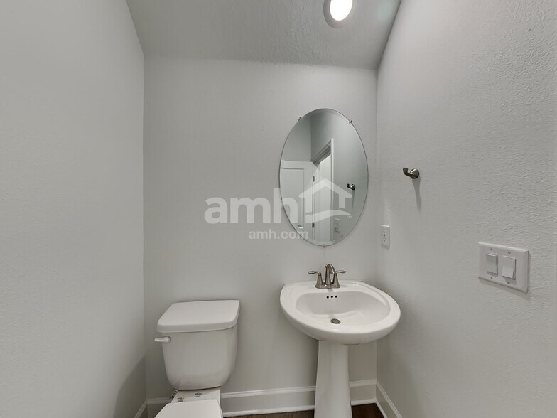 Building Photo - 16632 Cheyanne Ct