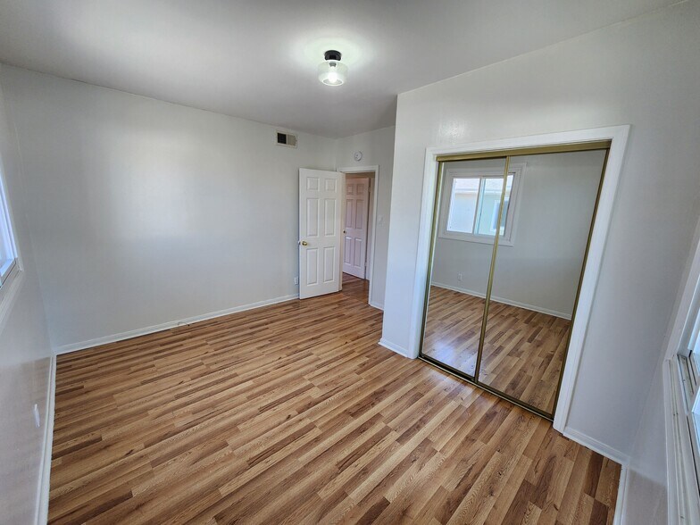 Building Photo - 10447 Cantara St