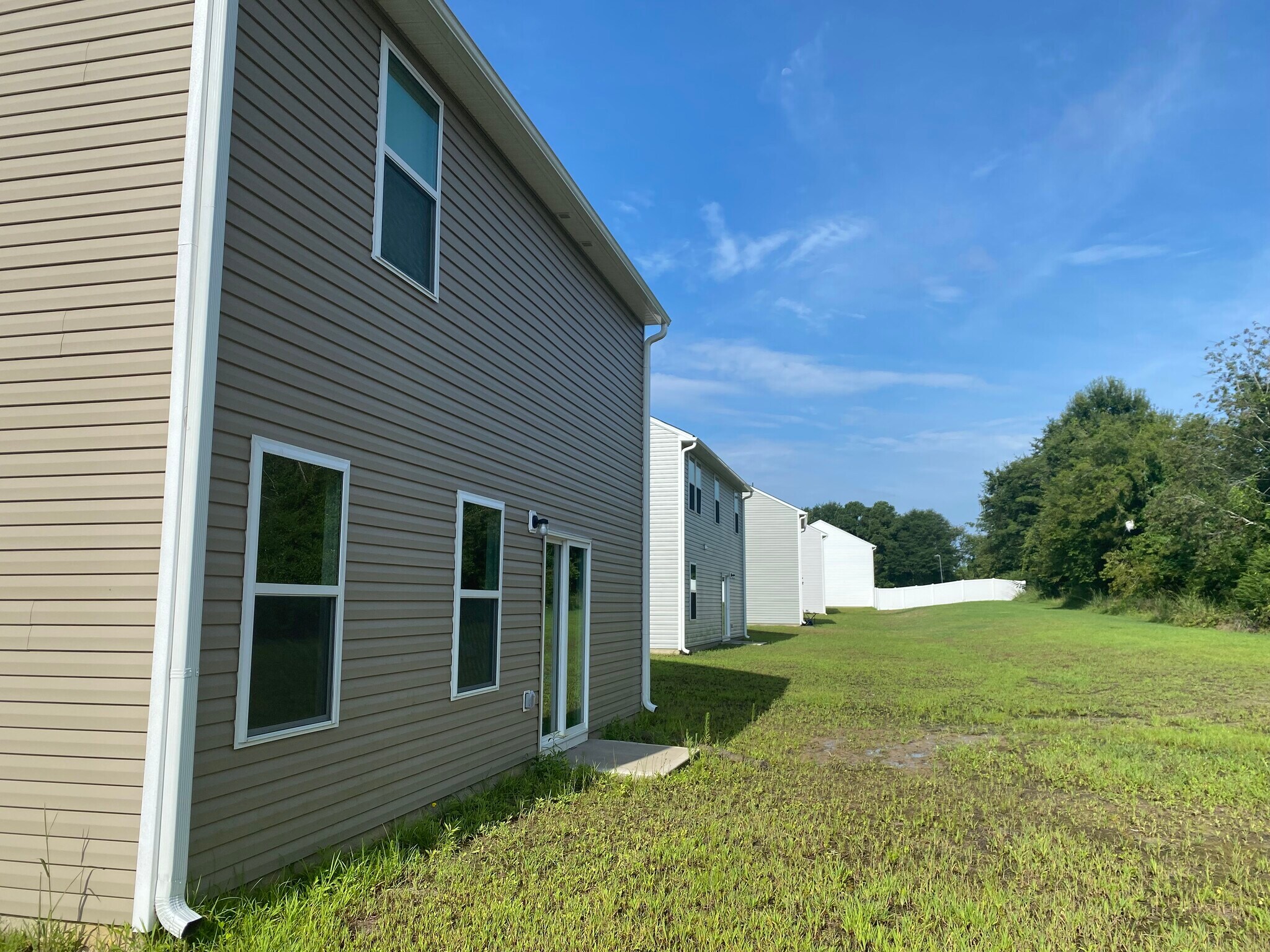 Building Photo - 427 Silo Ct